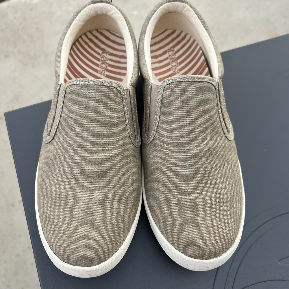 Casual Slip-On Shoes - Tan